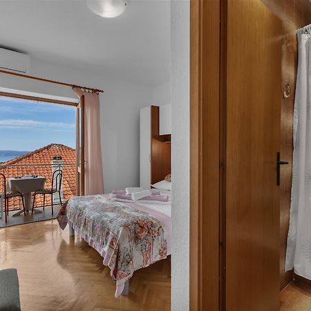 Apartment And Rooms Mila Макарска Екстериор снимка
