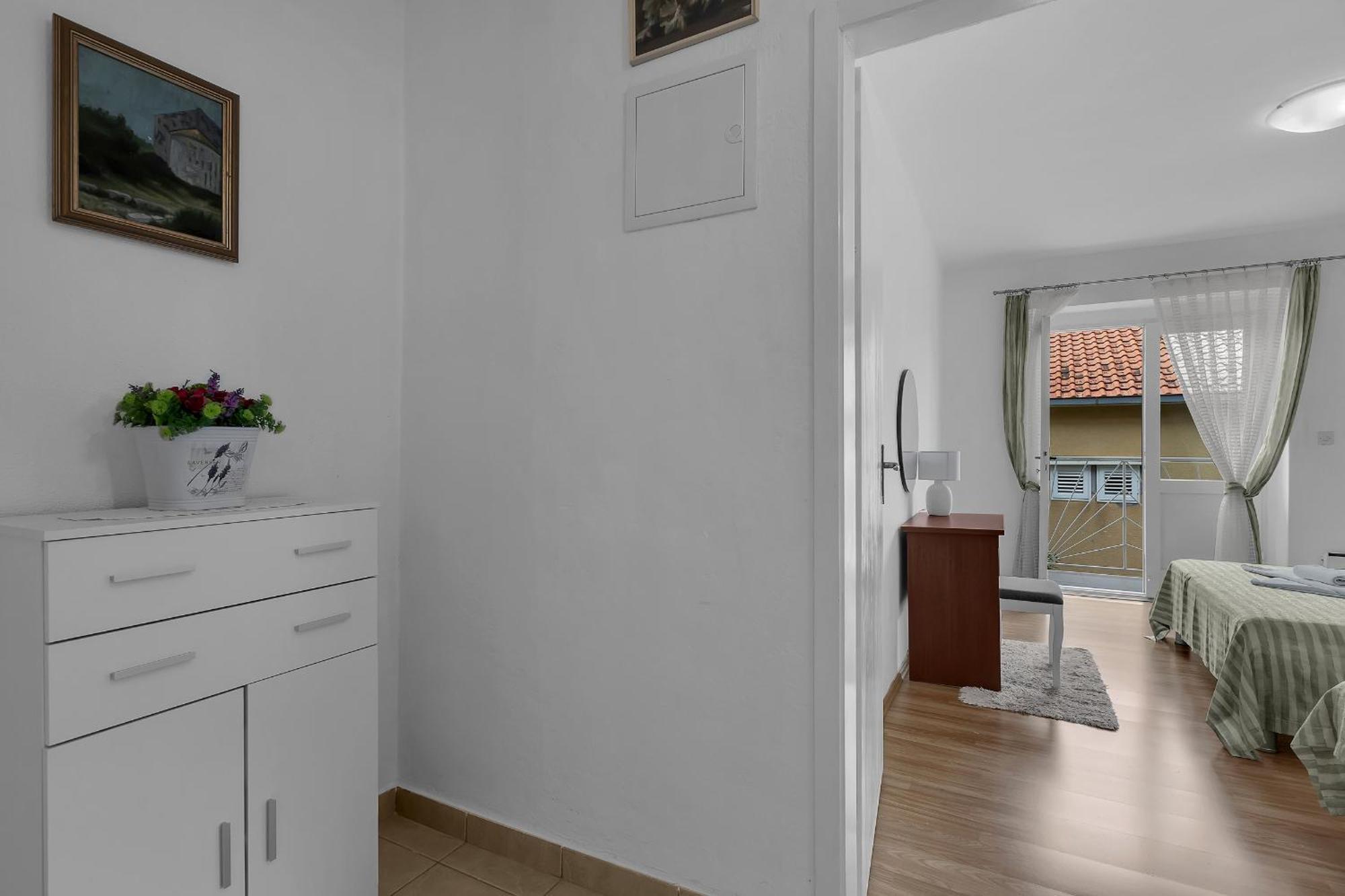 Apartment And Rooms Mila Макарска Екстериор снимка