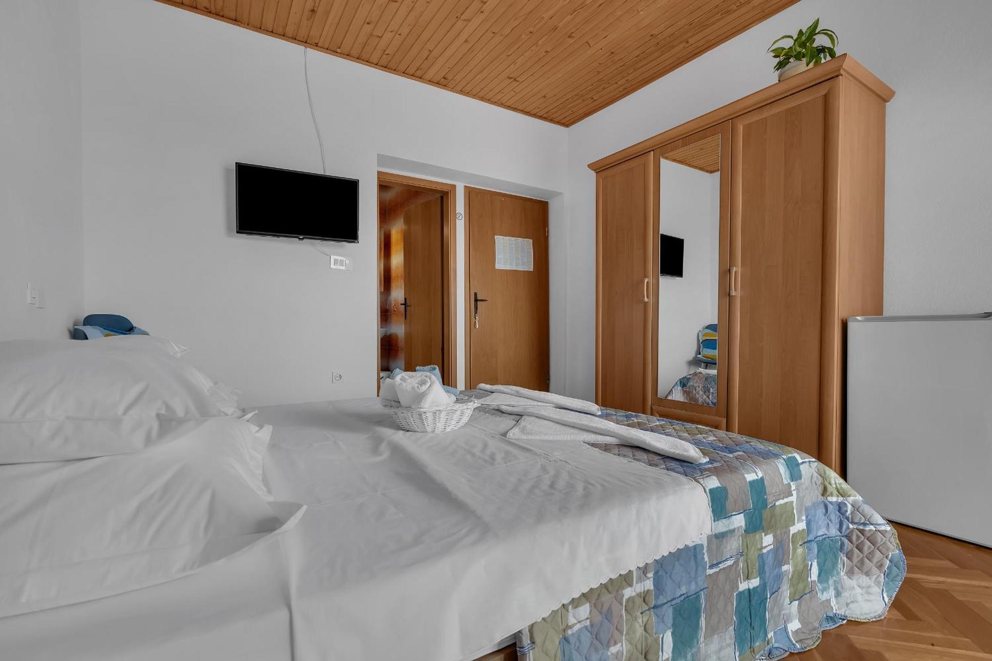 Apartment And Rooms Mila Макарска Екстериор снимка