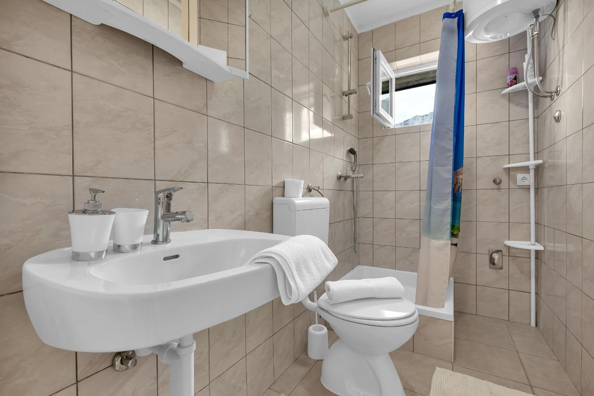 Apartment And Rooms Mila Макарска Екстериор снимка