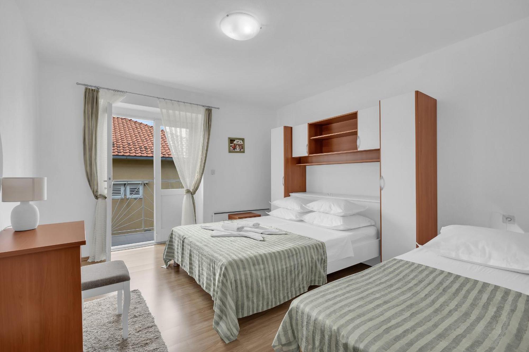 Apartment And Rooms Mila Макарска Екстериор снимка
