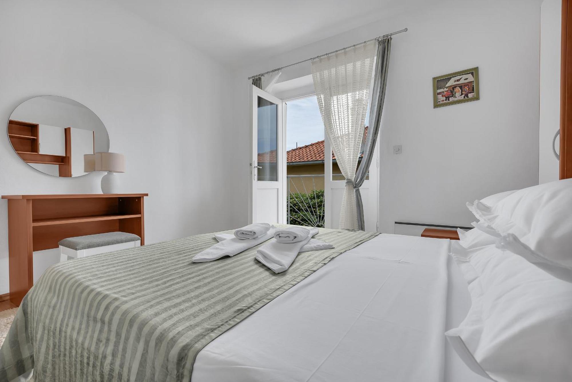 Apartment And Rooms Mila Макарска Екстериор снимка