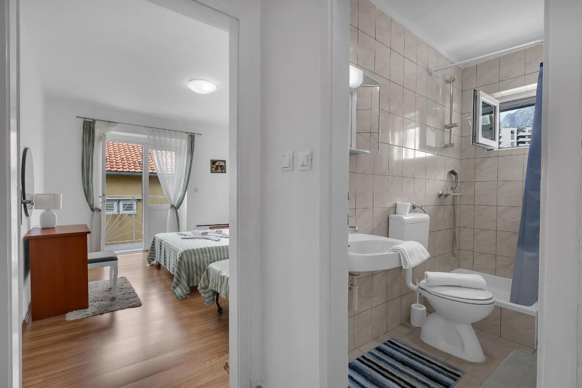 Apartment And Rooms Mila Макарска Екстериор снимка
