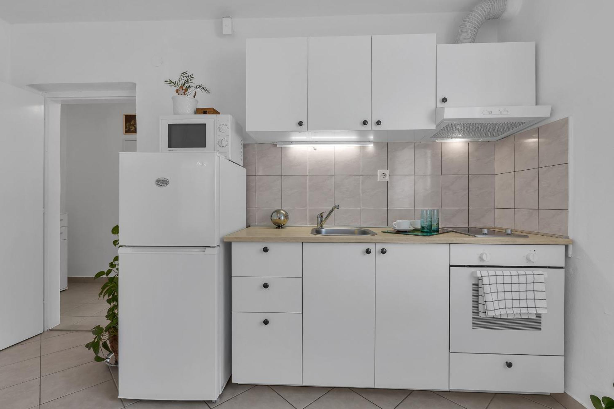 Apartment And Rooms Mila Макарска Екстериор снимка