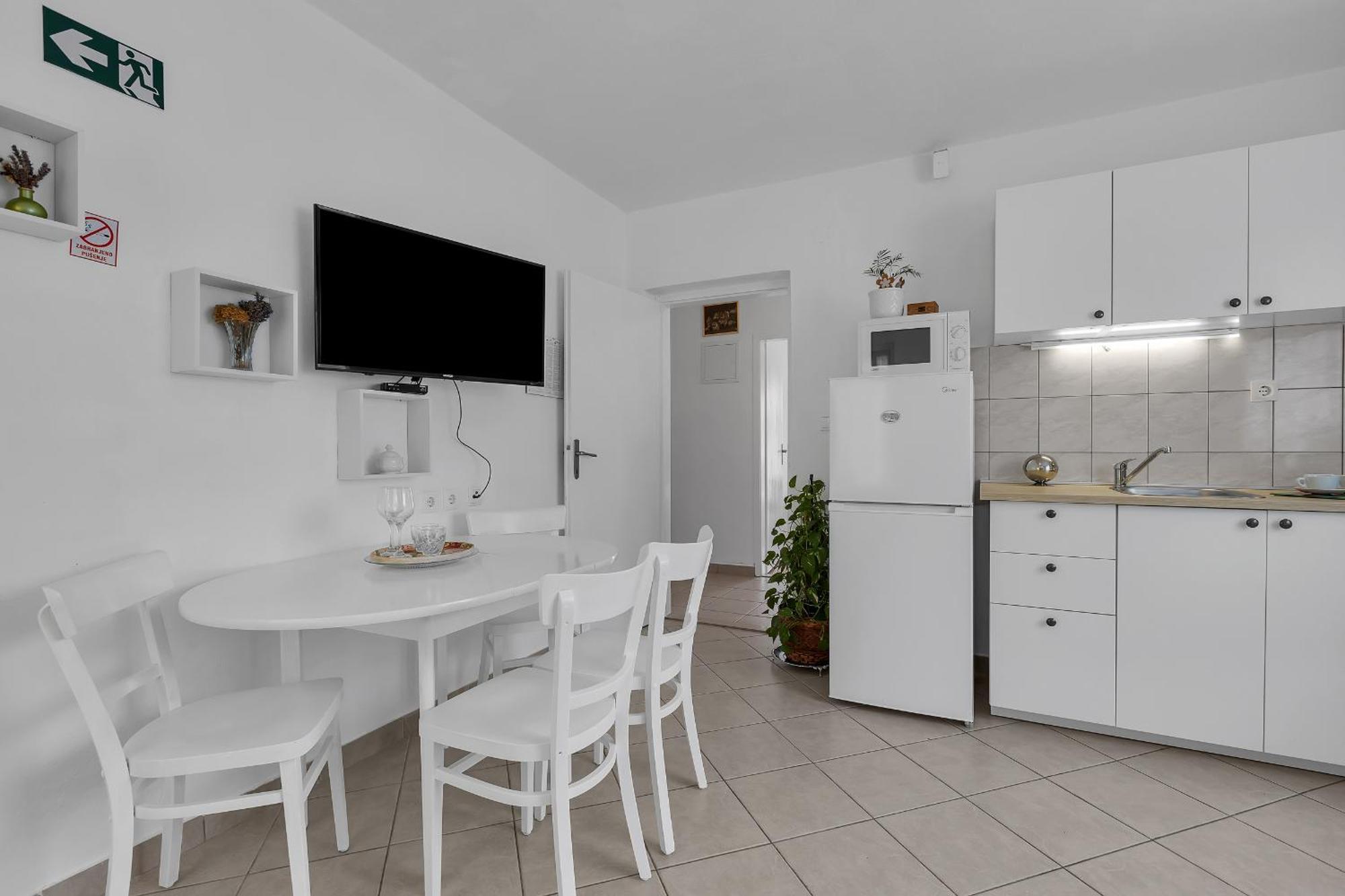 Apartment And Rooms Mila Макарска Екстериор снимка