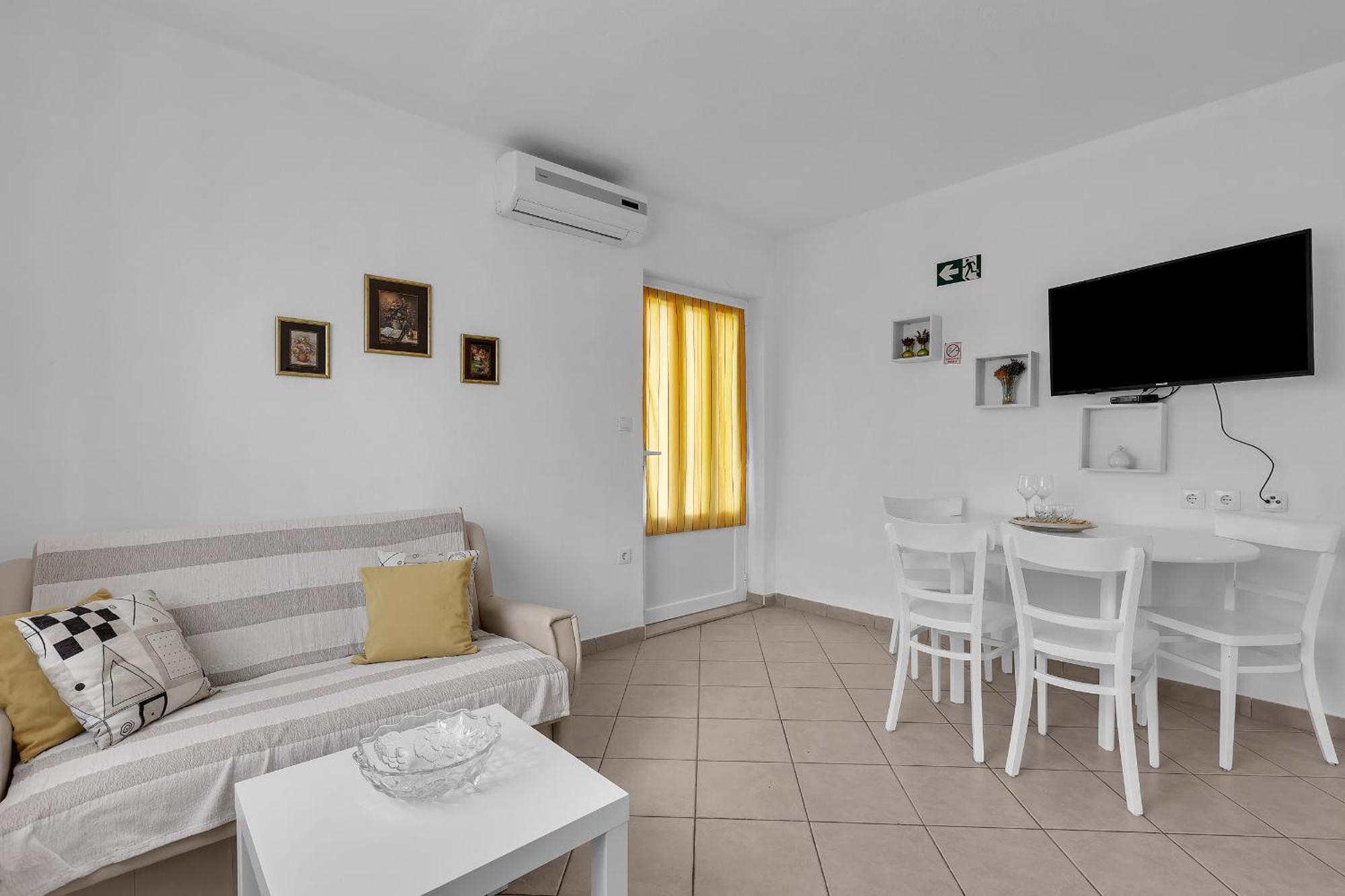 Apartment And Rooms Mila Макарска Екстериор снимка
