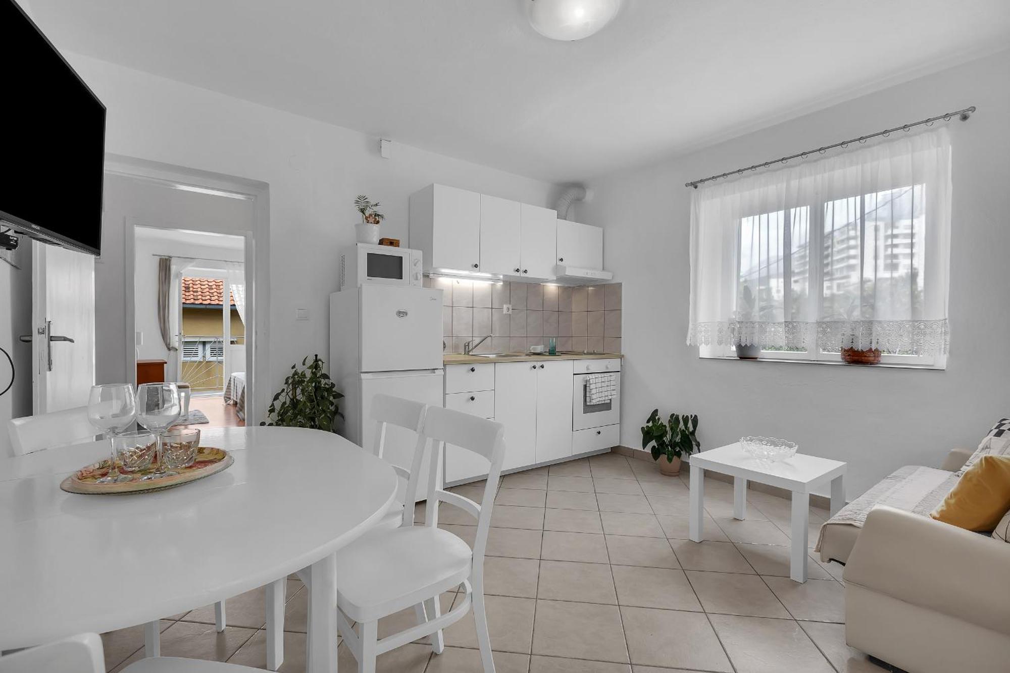 Apartment And Rooms Mila Макарска Екстериор снимка